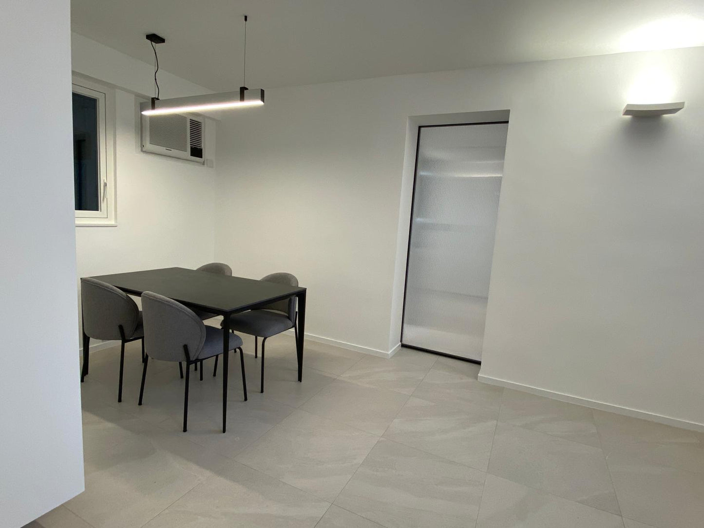 BMB Alu-Framed Glass Panel System | BMB 鋁框玻璃門系統