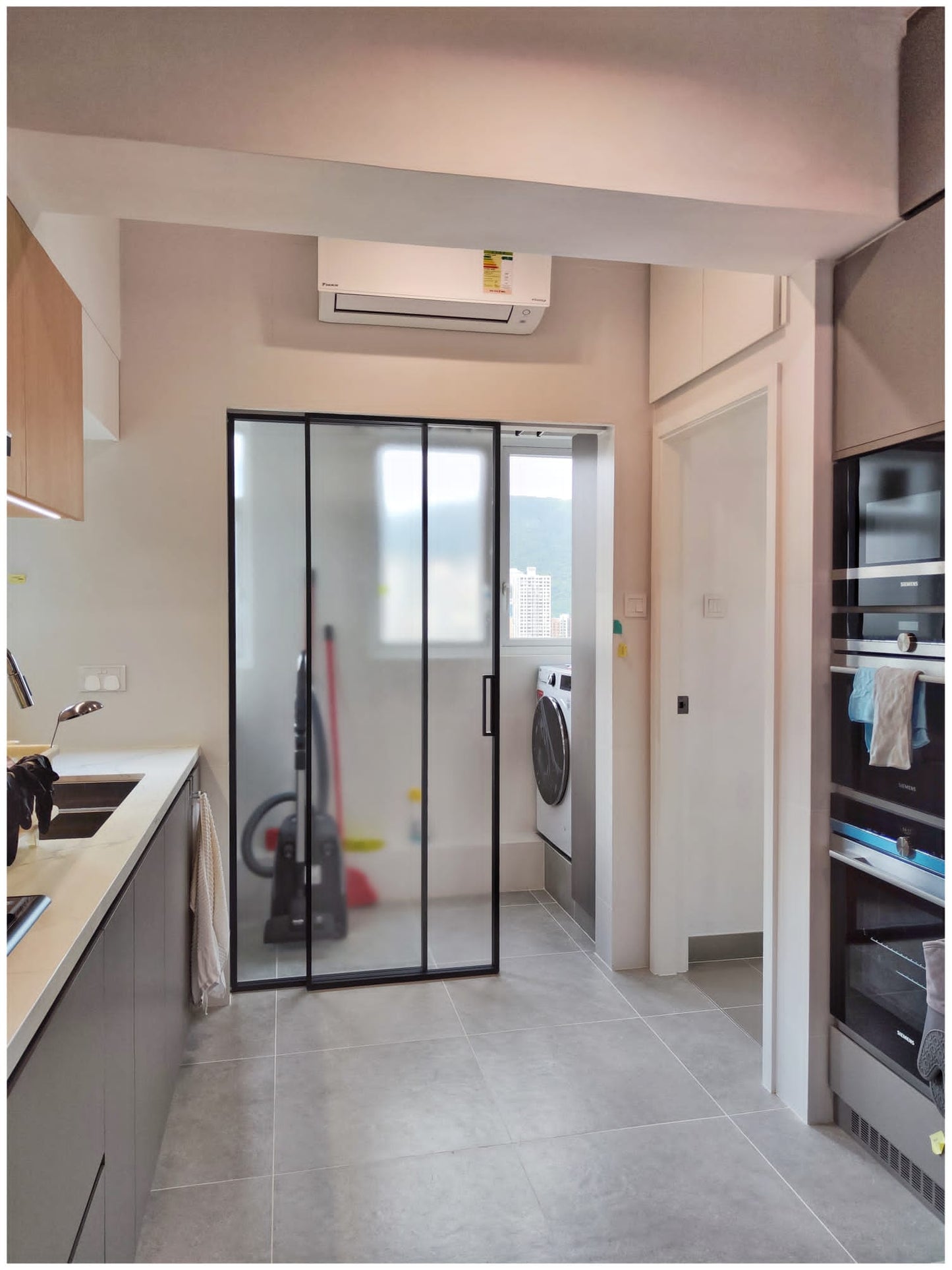 BMB Alu-Framed Glass Panel System | BMB 鋁框玻璃門系統