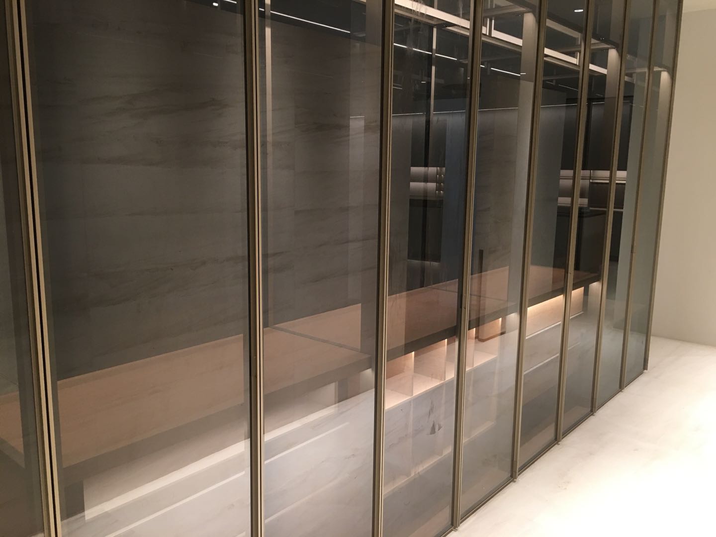 BMB Alu-Framed Glass Panel System | BMB 鋁框玻璃門系統
