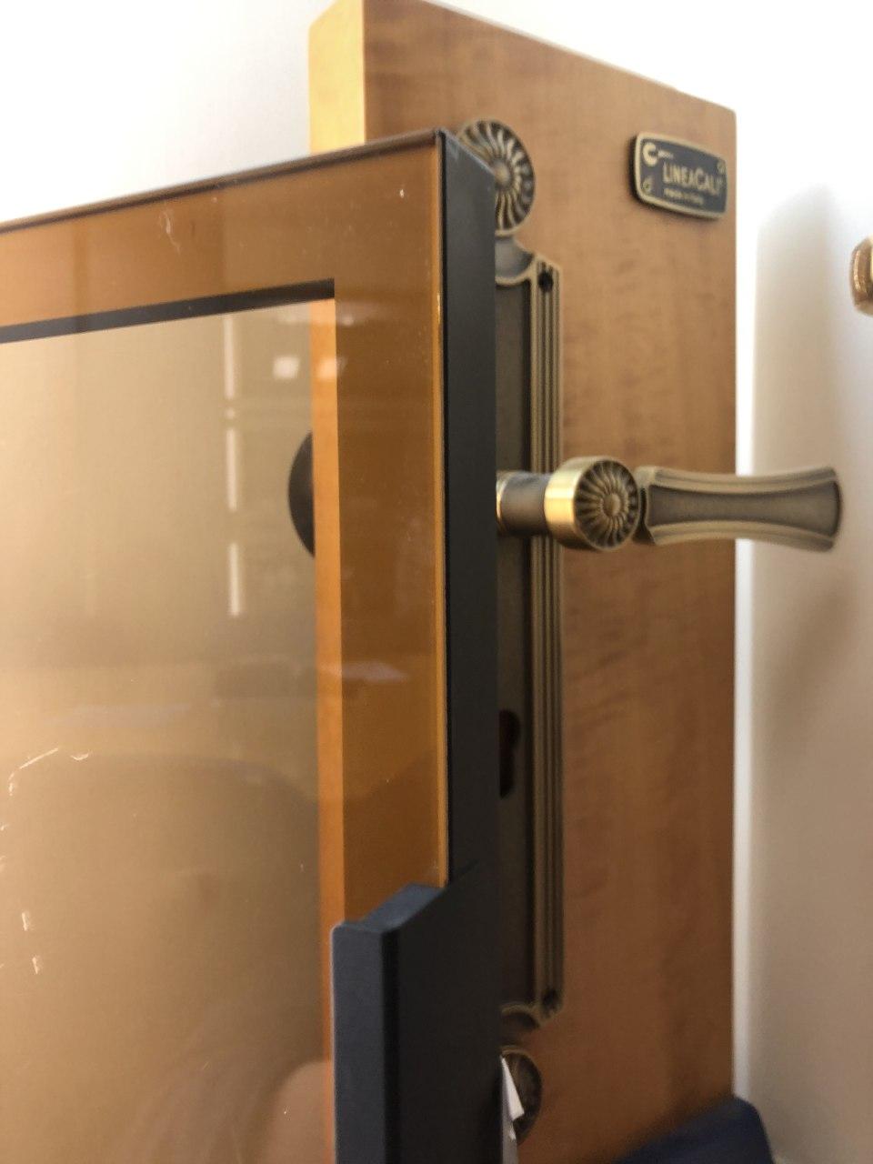 BMB Alu-Framed Glass Panel System | BMB 鋁框玻璃門系統